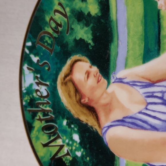 Vintage 2006 Avon Mother's Day Plate - Picture 2 of 5